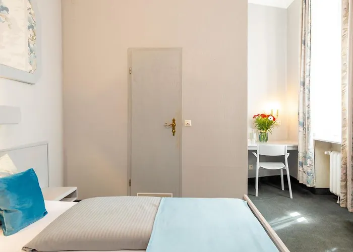 W22 Am Kurfuerstendamm 3*