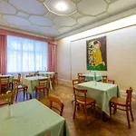 W22 Am Kurfuerstendamm 3*