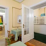 W22 Am Kurfuerstendamm Berlin