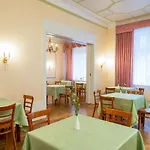 W22 Am Kurfuerstendamm 3*