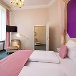 W22 Am Kurfuerstendamm Berlin