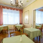 W22 Am Kurfuerstendamm Berlin