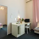 W22 Am Kurfuerstendamm 3*