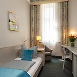 W22 Am Kurfuerstendamm Hotel 3*