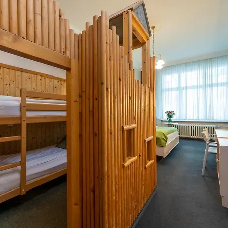 W22 Am Kurfuerstendamm 3*