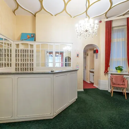 W22 Am Kurfuerstendamm 3* Berlin