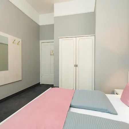 W22 Am Kurfuerstendamm Szálloda 3*