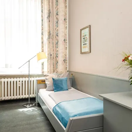 W22 Am Kurfuerstendamm 3*