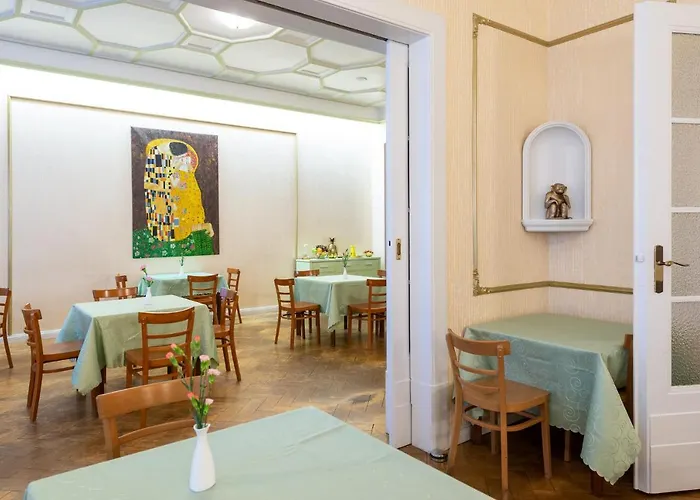 W22 Am Kurfuerstendamm Otel 3*