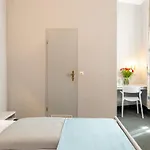 W22 Am Kurfuerstendamm 3*