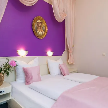 W22 Am Kurfuerstendamm Hotel 3*