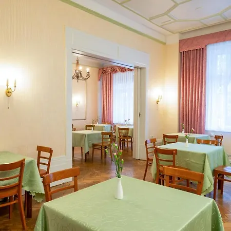 W22 Am Kurfuerstendamm 3*