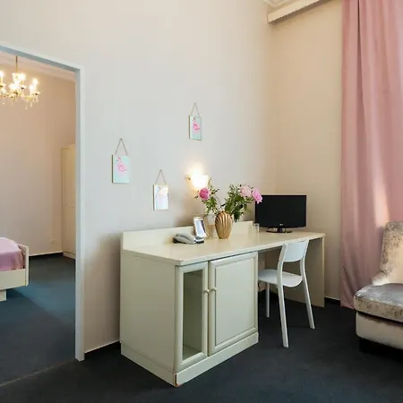 W22 Am Kurfuerstendamm 3*