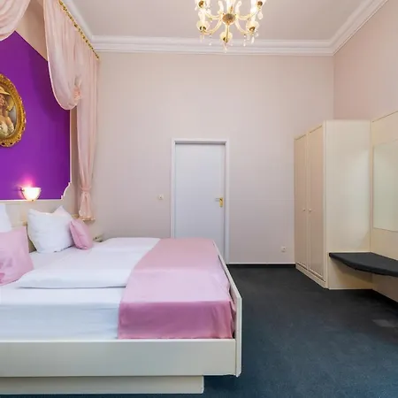 W22 Am Kurfuerstendamm 3*