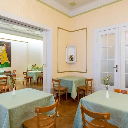 W22 Am Kurfuerstendamm Berlin